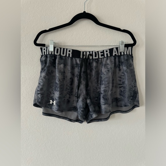 Under Amour Heatgear Running Shorts in Black Tie Dye in Large - Picture 2 of 4
